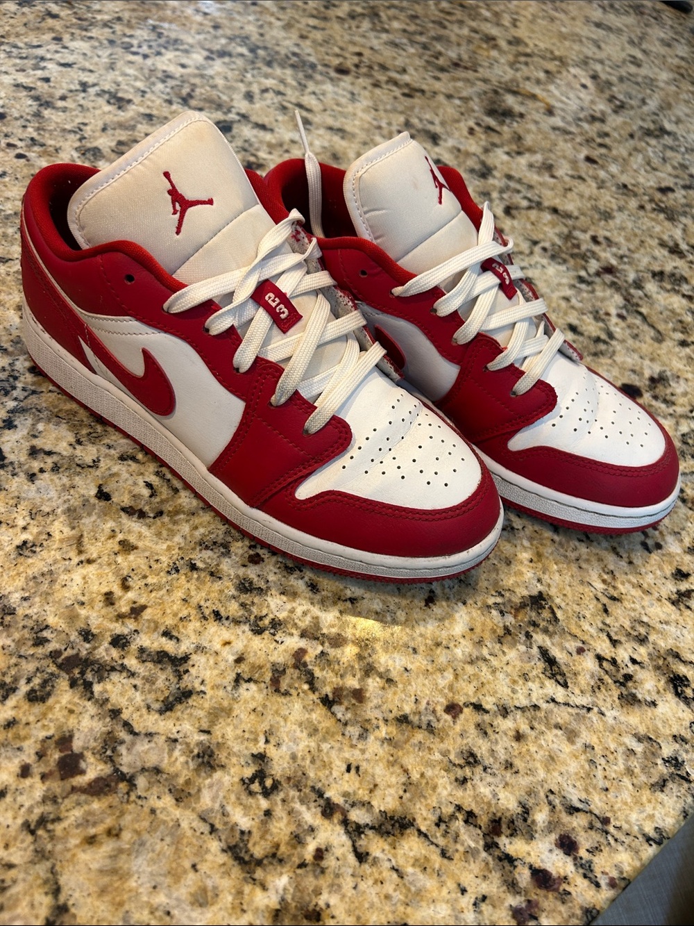 Red Jordan 1 Low